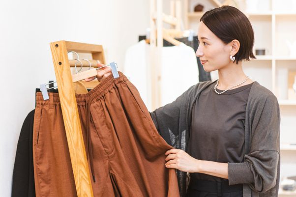 韓国アパレルのバイヤーになるには？必要なスキルと買い付けの裏側